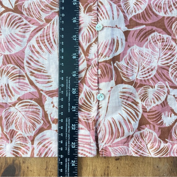 Tahari Linen Long Sleeve Floral Monstera Leaf Button V Neck - Picture 5 of 7